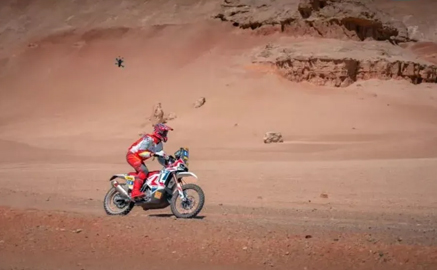 人民网发布了一篇稿件：《乌鲁木齐，建议重玩！》